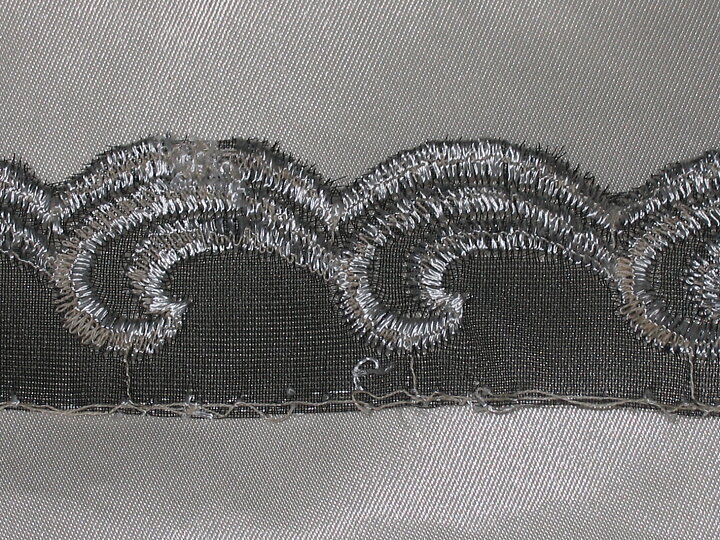 Svart / Silvervit broderispets 26 mm