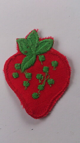 Röd Jordgubbsapplikation (52 x 45 mm)