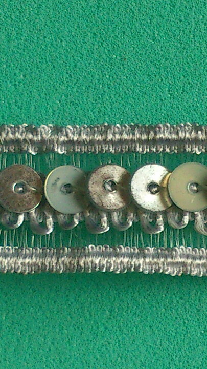 Silverfärgat paljettstretchband 8 mm