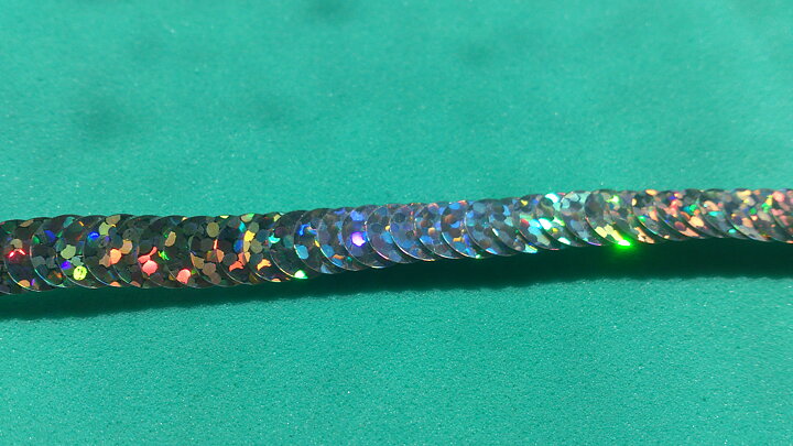 Silverfärgat stretchpaljettband 6 mm