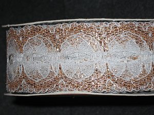 Vit / Guldfärgad spets 32 mm