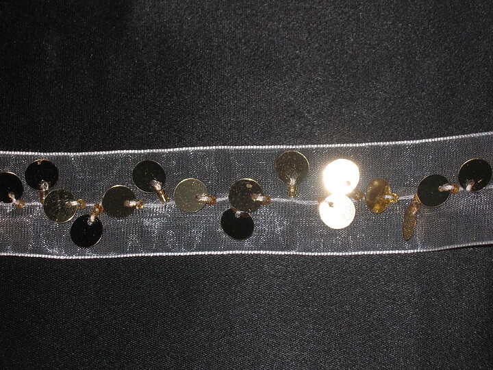 Vitt band med paljetter 26 mm