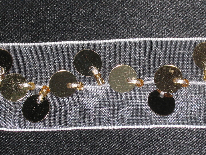 Vitt band med paljetter 26 mm