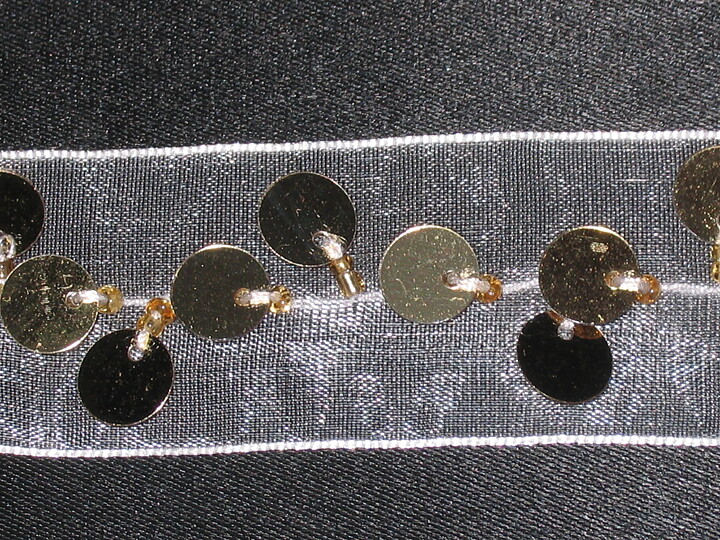 Vitt band med paljetter 26 mm