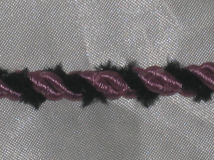 Lila  / Svart runt tvinnat band 4 mm