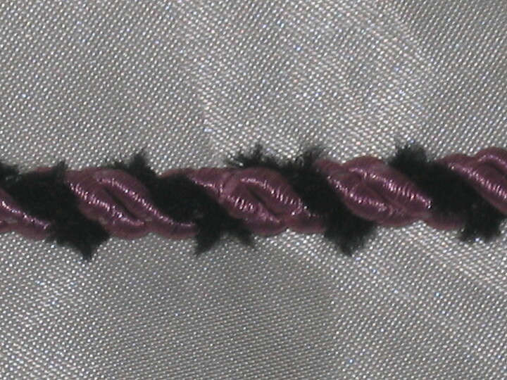 Lila  / Svart runt tvinnat band 4 mm