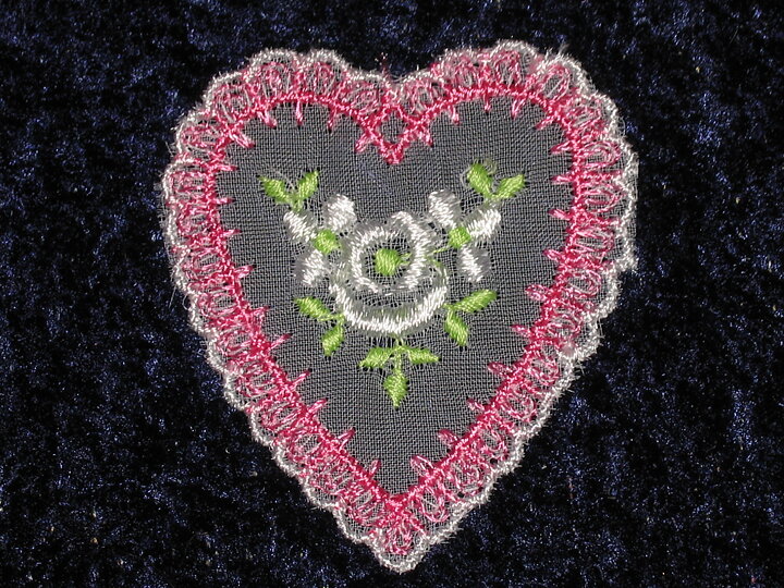 Rosa/Vit hjärtapplikation (50 x 50 mm)