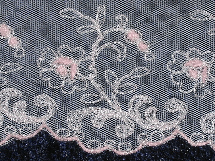 Vit / Rosa broderispets 90 mm