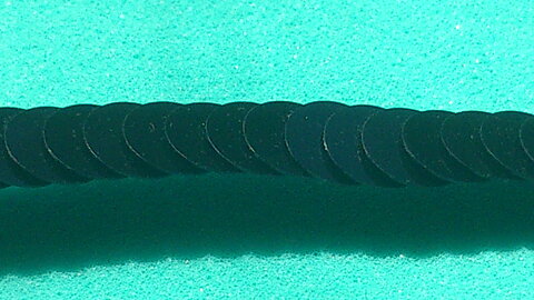 Svart paljettstretchband 6 mm