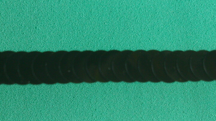 Svart paljettstretchband 6 mm