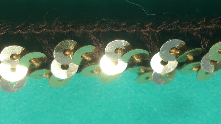 Brunt stretchband med paljetter 10 mm