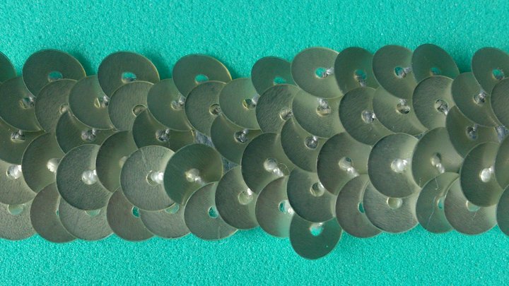 Matt silverfärgat paljett-stretchband 20 mm