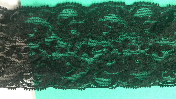 Svart stretchspets 75 mm
