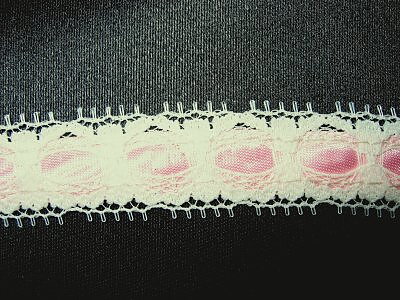 Vit / Rosa spets 20 mm