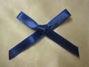 Blå  satinbands rosett  (50 x 40 mm)