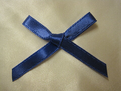 Blå  satinbands rosett  (50 x 40 mm)
