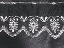 Svart organzaspets med vitt broderi 50 mm