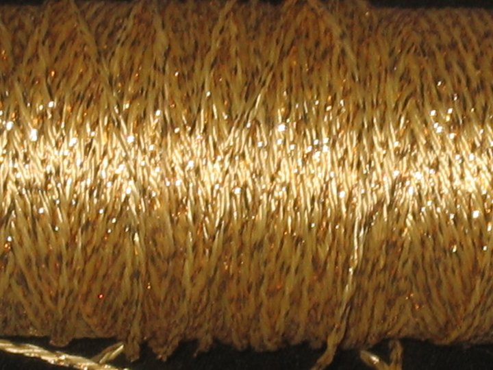 Guldfärgad tråd 2 mm