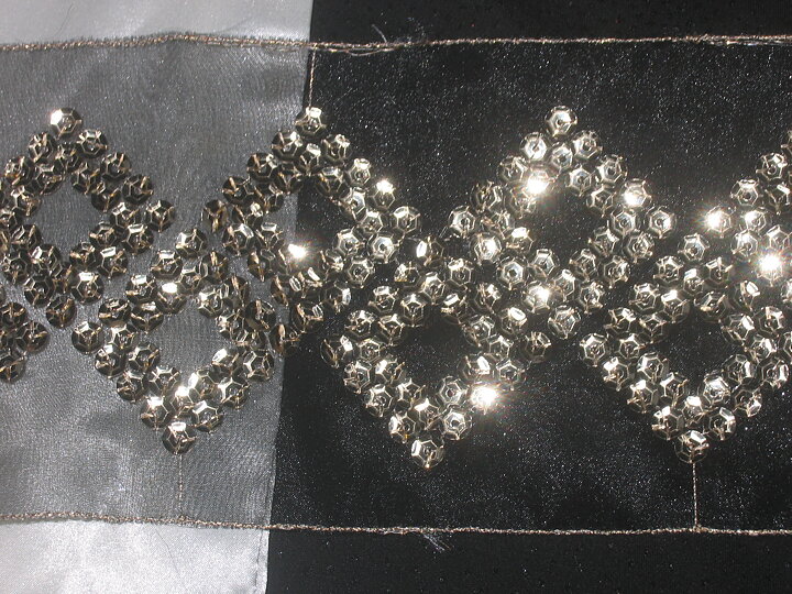 Svart organza med paljetter 100 mm