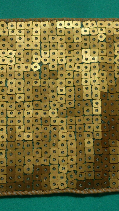 Guldfärgat paljettband 90 mm