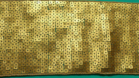 Guldfärgat paljettband 90 mm