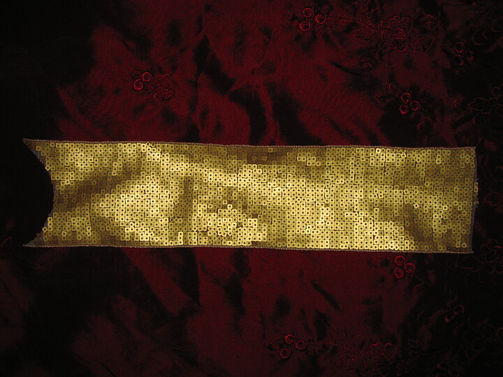 Guldfärgat paljettband 90 mm