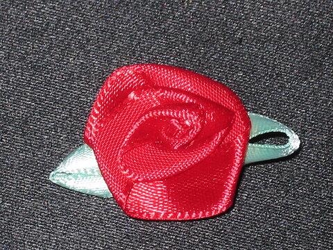 Röd applikationsblomma (35 x 25 mm)