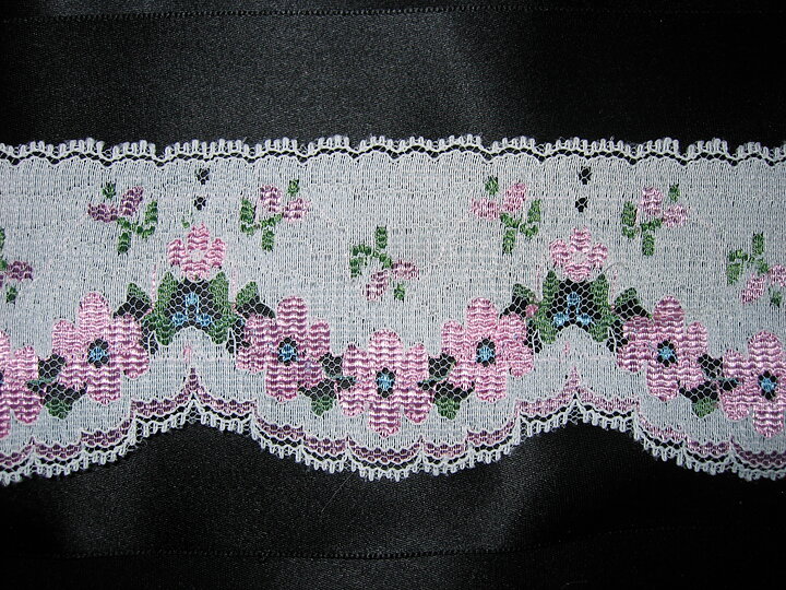 Vit / Rosa och Grön blomspets 67 mm