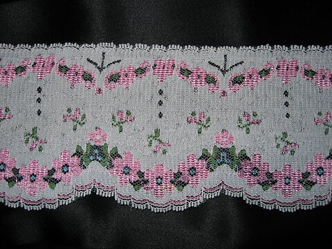 Vit / Rosa och Grön blomspets 98 mm