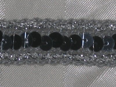 Silverfärgat band med paljetter 10 mm