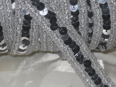 Silverfärgat band med paljetter 10 mm
