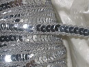 Silverfärgat paljettband 10 mm