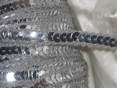 Silverfärgat paljettband 10 mm