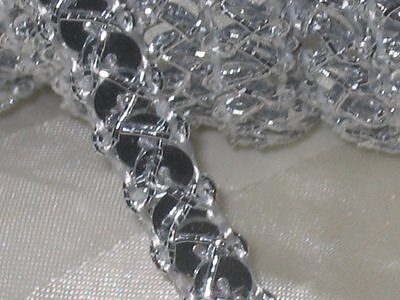 Silverfärgat band med paljetter 10 mm