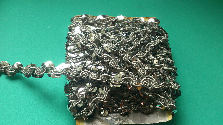 Silverfärgat paljettband 15 mm
