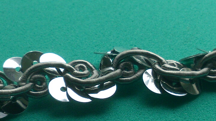 Silverfärgat paljettband 15 mm