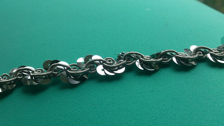 Silverfärgat paljettband 15 mm