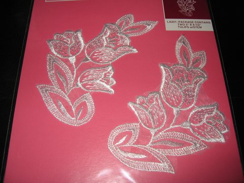 2 st. vita blomapplikationer (130 X 90 mm)