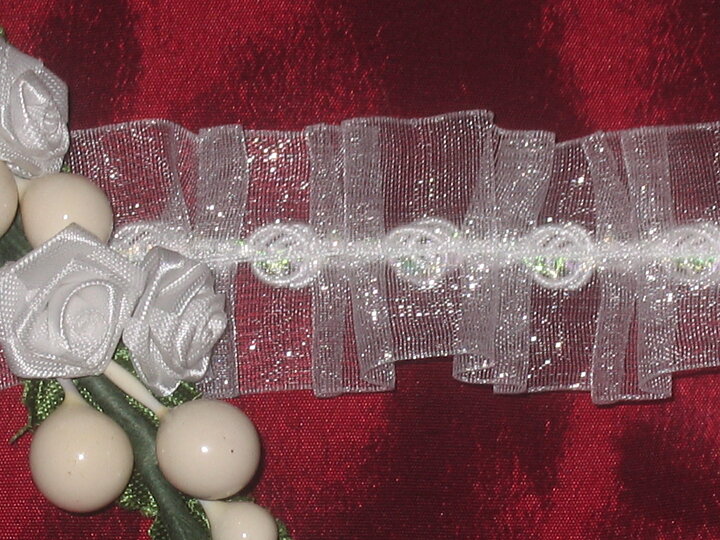 Vit iriserande spets 25 mm