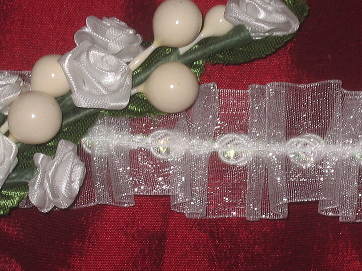 Vit iriserande spets 25 mm