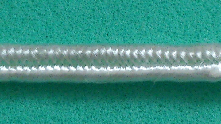 Vitt soutacheband 2 mm