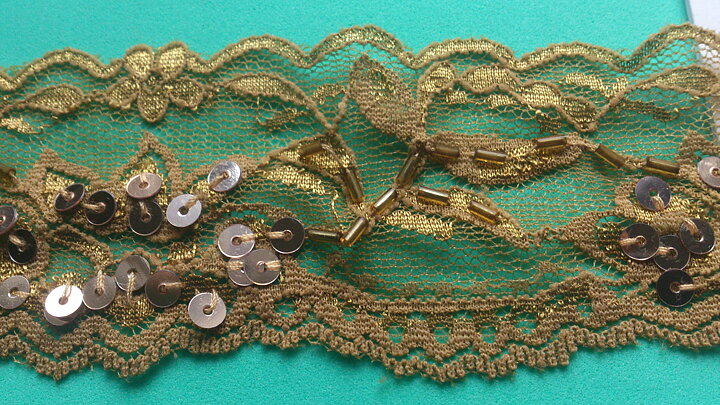 Guldfärgad stretchspets  55 mm