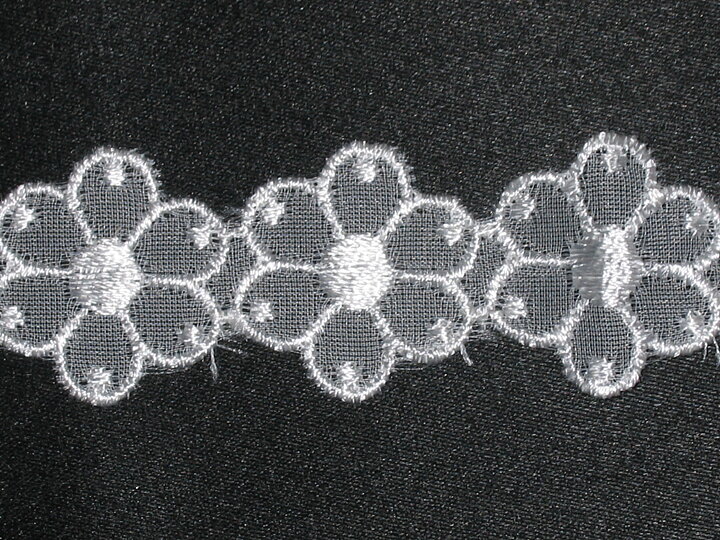 Vit broderispets 27 mm