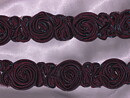 Vinrött blå-iriserande applikationsband (620 X 25 mm)