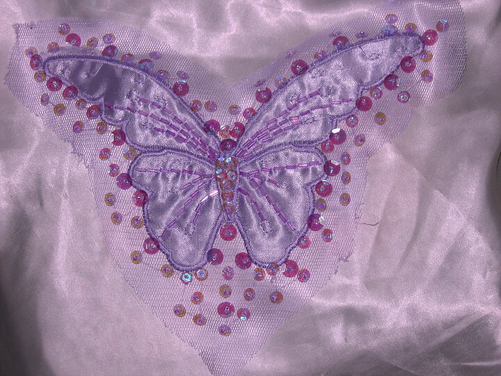 Ljuslila fjärilsapplikation (25 x 20 mm)