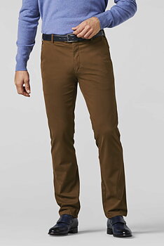 Bruna (copper) chinos  i färgäkta bomull i normal passform (Meyer / Roma) (finns i strl 110, 25)