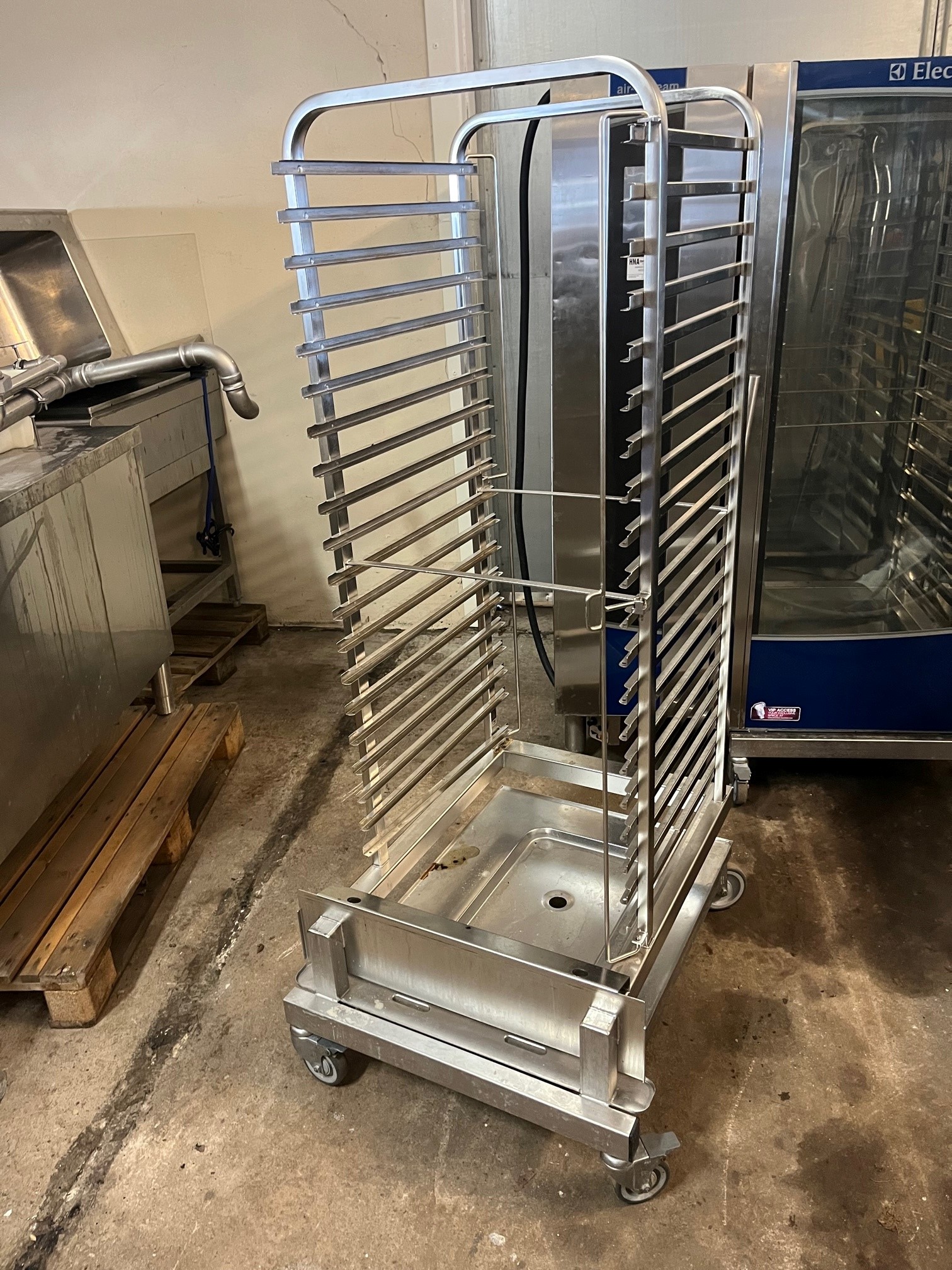 Carrello Porta Tablet Gastro RCTW - 20 Vani GN 1/1, In Acciaio Inox, Con Ruote E Freni - Foto 5