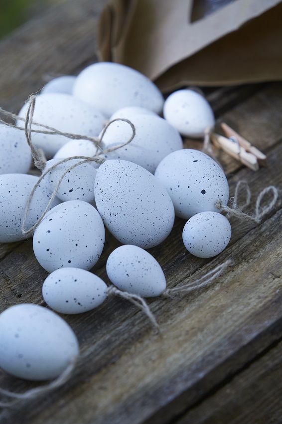 Eggs with hangers in a bag - White/Spotted - Plastic - 12-pack - 4