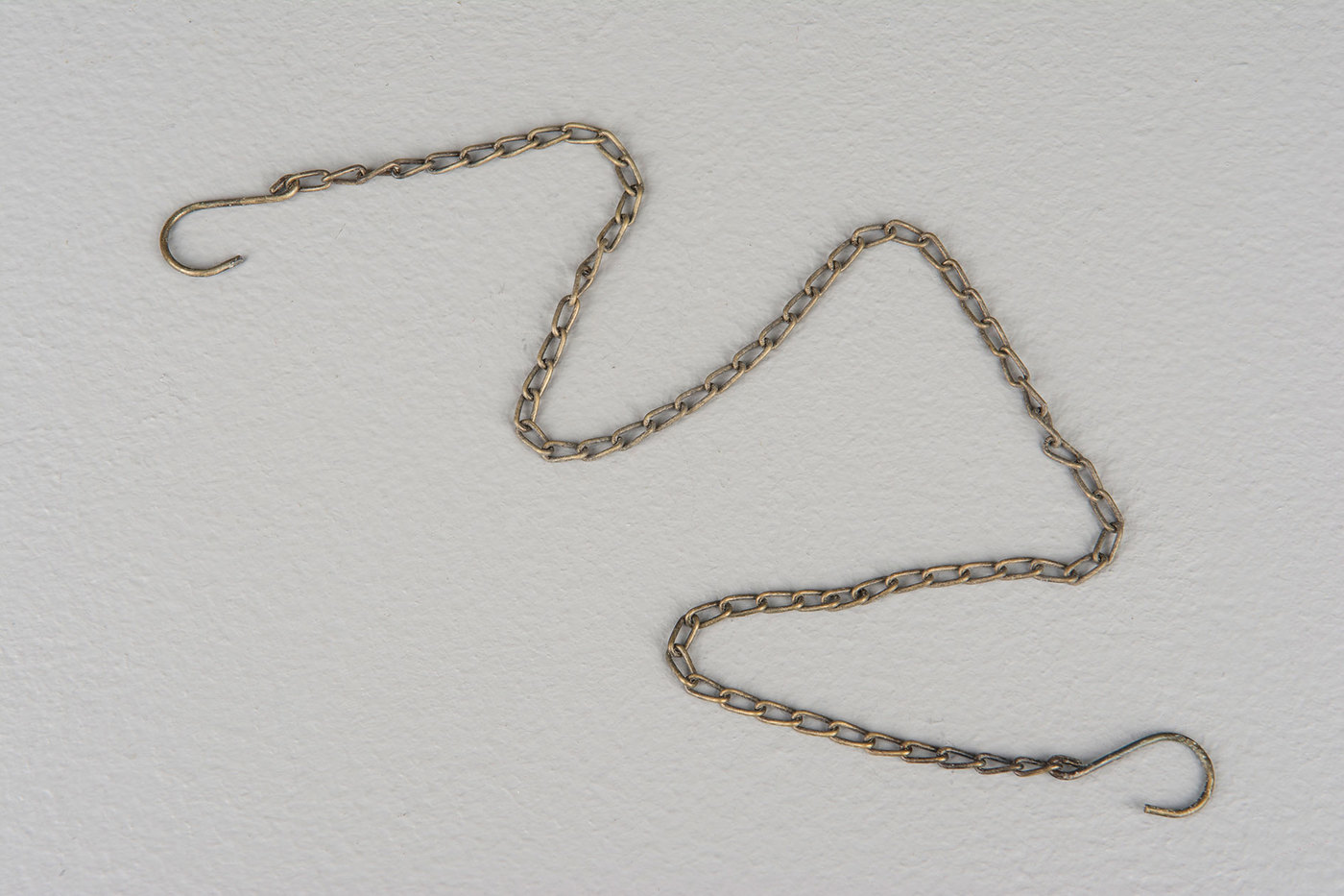Chain with 2 hooks, brown-black - 55 cm - 2