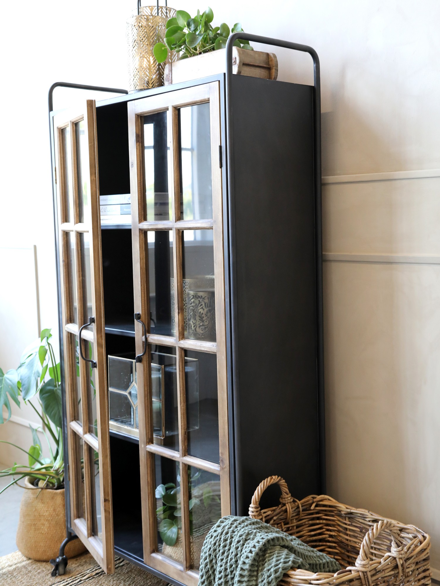 Display cabinet - Cabinet on wheels - 162 cm - 2